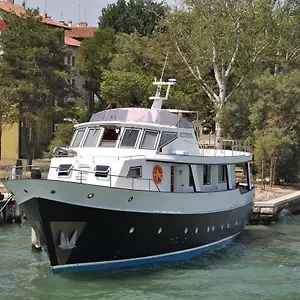 Yacht Fortebraccio Botel Venedig